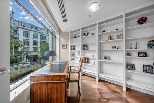 202-533 Waters Edge Crescent, West Vancouver, BC 