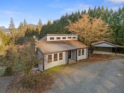 25443 Bosonworth Avenue  Maple Ridge, BC V2W 1G9