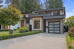 1033 Prospect Avenue  North Vancouver, BC V7R 2M6