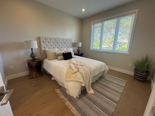 344 17Th Street E, North Vancouver, BC 