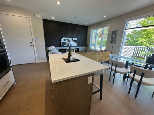 344 17Th Street E, North Vancouver, BC 