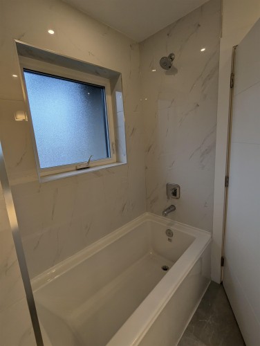 836 61St Avenue W, Vancouver, BC 