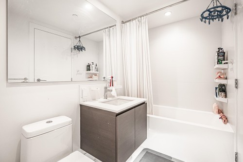 516-5508 Hollybridge Way, Richmond, BC 