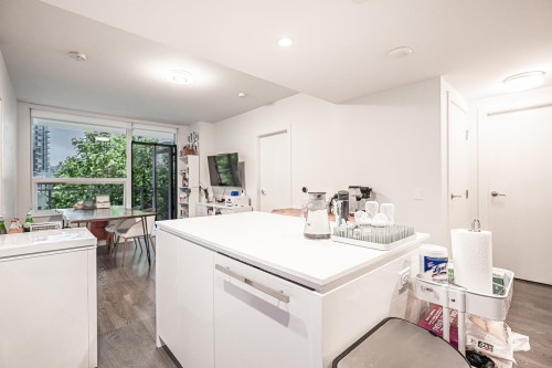 516-5508 Hollybridge Way, Richmond, BC 