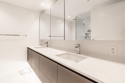 516-5508 Hollybridge Way, Richmond, BC 