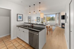 404-1688 Cypress Street  Vancouver, BC V6J 5J1