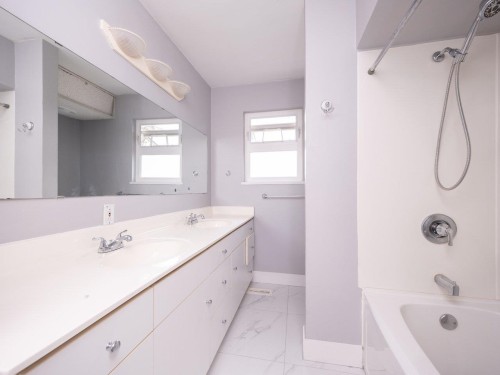 5247 10A Avenue, Delta, BC 