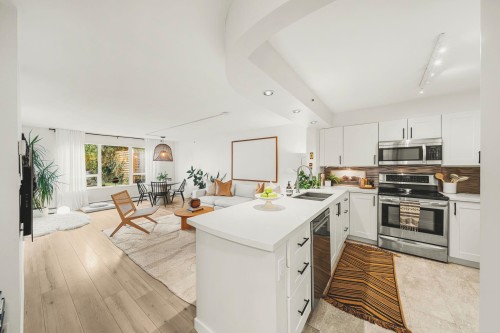 302-1438 7Th Avenue W, Vancouver, BC 