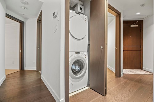 758-38 Smithe Street, Vancouver, BC 