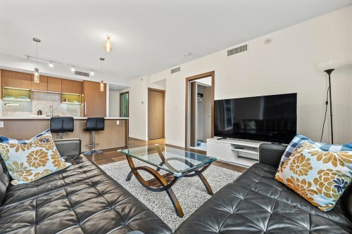 758-38 Smithe Street, Vancouver, BC 