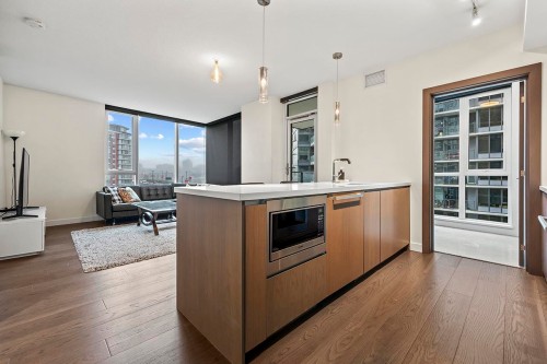 758-38 Smithe Street, Vancouver, BC 