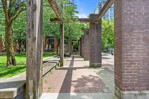 17E-139 Drake Street, Vancouver, BC 