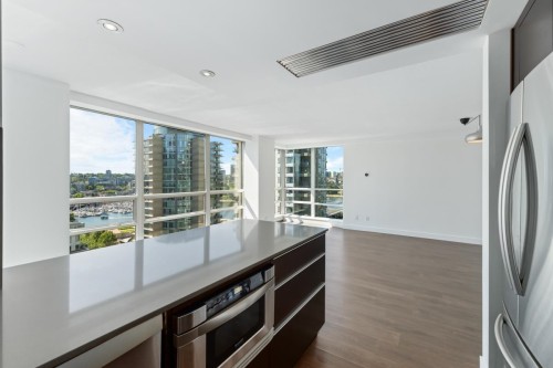 17E-139 Drake Street, Vancouver, BC 