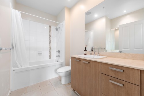 107-6688 Arcola Street, Burnaby, BC 