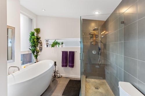 1023 Jay Crescent, Squamish, BC 