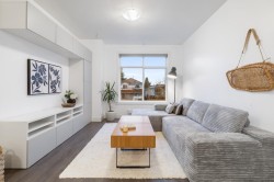 5837 Wales Street  Vancouver, BC V5R 0E6