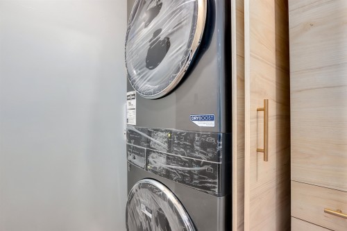 701-738 Broughton Street, Vancouver, BC 