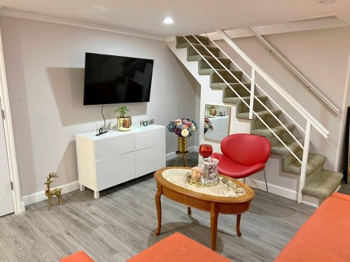 515 Queens Road W, North Vancouver, BC 