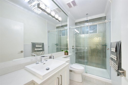 5886 Sherbrooke Street, Vancouver, BC 