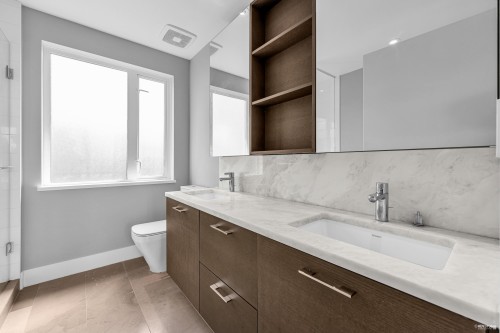 7478 Granville Street, Vancouver, BC 