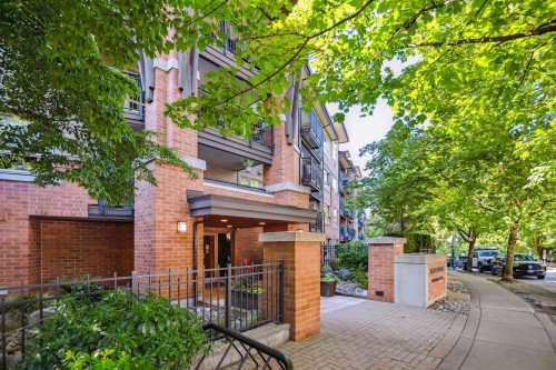 206-700 Klahanie Drive, Port Moody, BC 