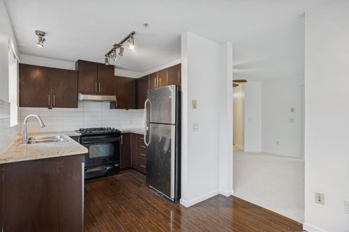 206-700 Klahanie Drive, Port Moody, BC 