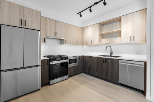 221-2002 St. George Street, Port Moody, BC 