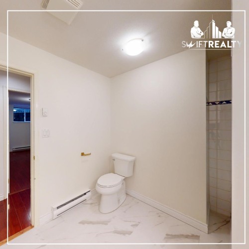 Gl-3818 Michener Way, North Vancouver, BC 