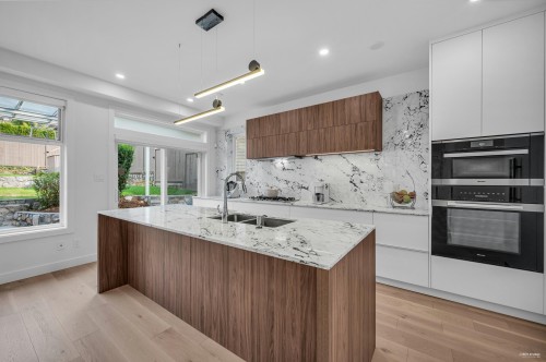 2175 Kings Avenue, West Vancouver, BC 