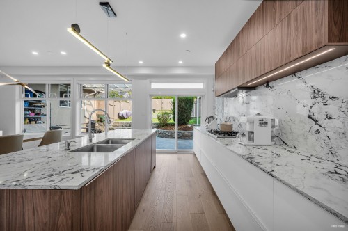 2175 Kings Avenue, West Vancouver, BC 