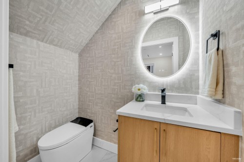 2-2705 3Rd Avenue E, Vancouver, BC 