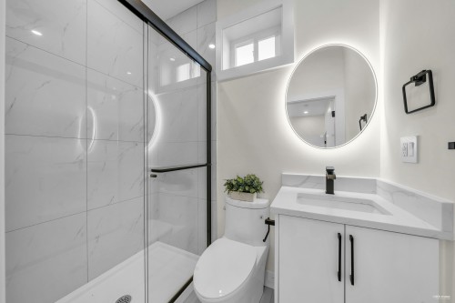 2-2705 3Rd Avenue E, Vancouver, BC 