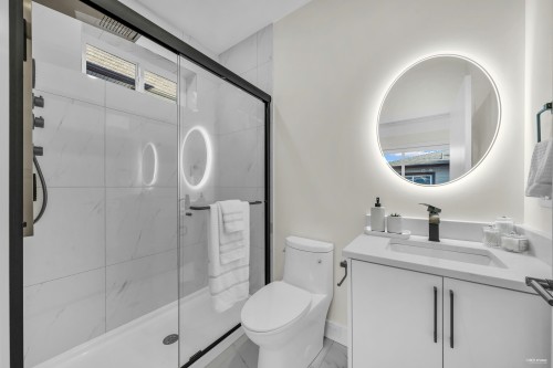 2-2705 3Rd Avenue E, Vancouver, BC 