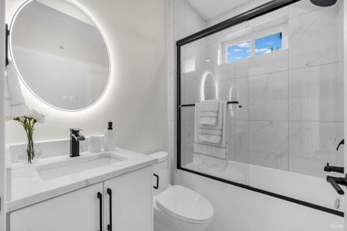 2-2705 3Rd Avenue E, Vancouver, BC 