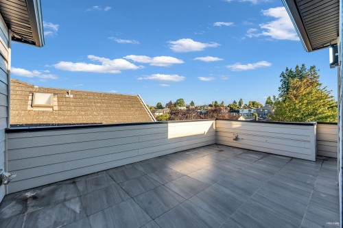 2-2705 3Rd Avenue E, Vancouver, BC 