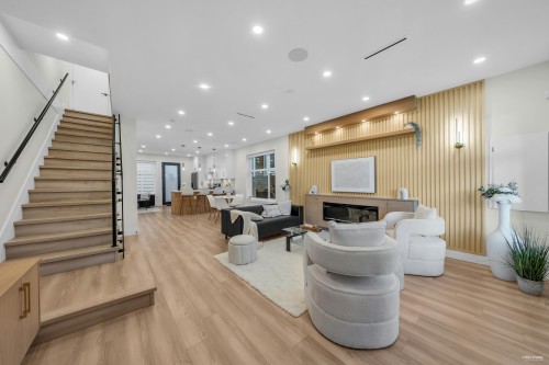 2-2705 3Rd Avenue E, Vancouver, BC 