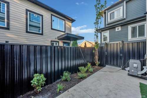 2-2705 3Rd Avenue E, Vancouver, BC 