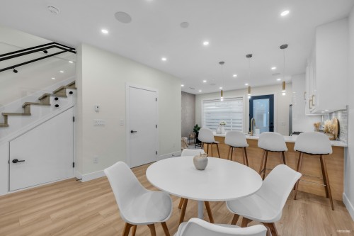 2-2705 3Rd Avenue E, Vancouver, BC 