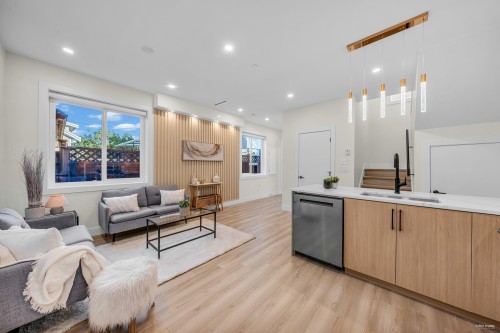 2-2703 3Rd Avenue E, Vancouver, BC 