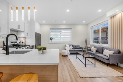 2-2703 3Rd Avenue E, Vancouver, BC 