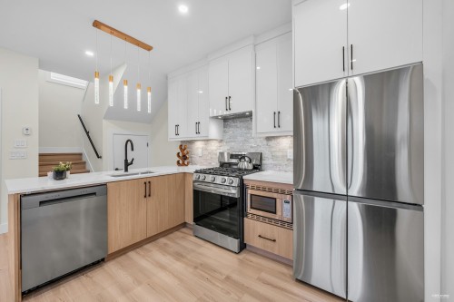 2-2703 3Rd Avenue E, Vancouver, BC 