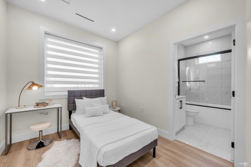 2-2703 3Rd Avenue E, Vancouver, BC 