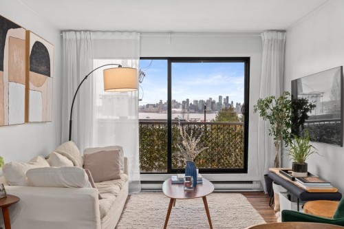 311-251 4th Street W North Vancouver, BC V7M 1H8