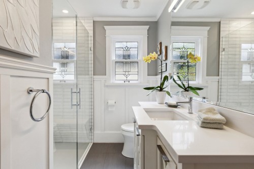 349 24Th Street E, North Vancouver, BC 