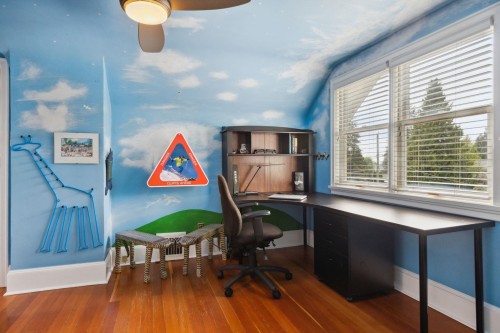 349 24Th Street E, North Vancouver, BC 