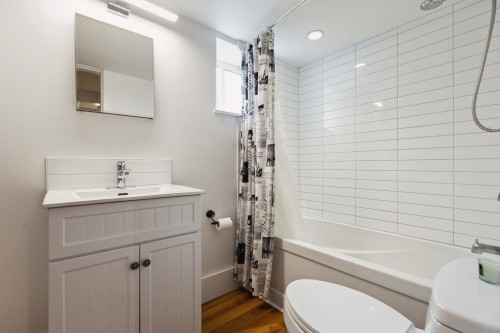 349 24Th Street E, North Vancouver, BC 