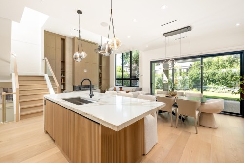 1385 19Th Street, West Vancouver, BC 