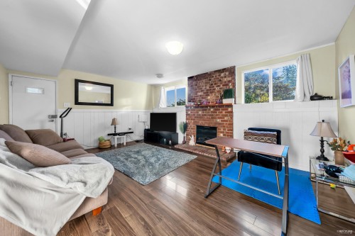 2731 Daybreak Avenue, Coquitlam, BC 