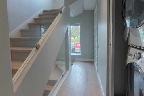 139 Alexander St, Vancouver, BC 