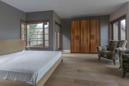 139 Alexander St, Vancouver, BC 